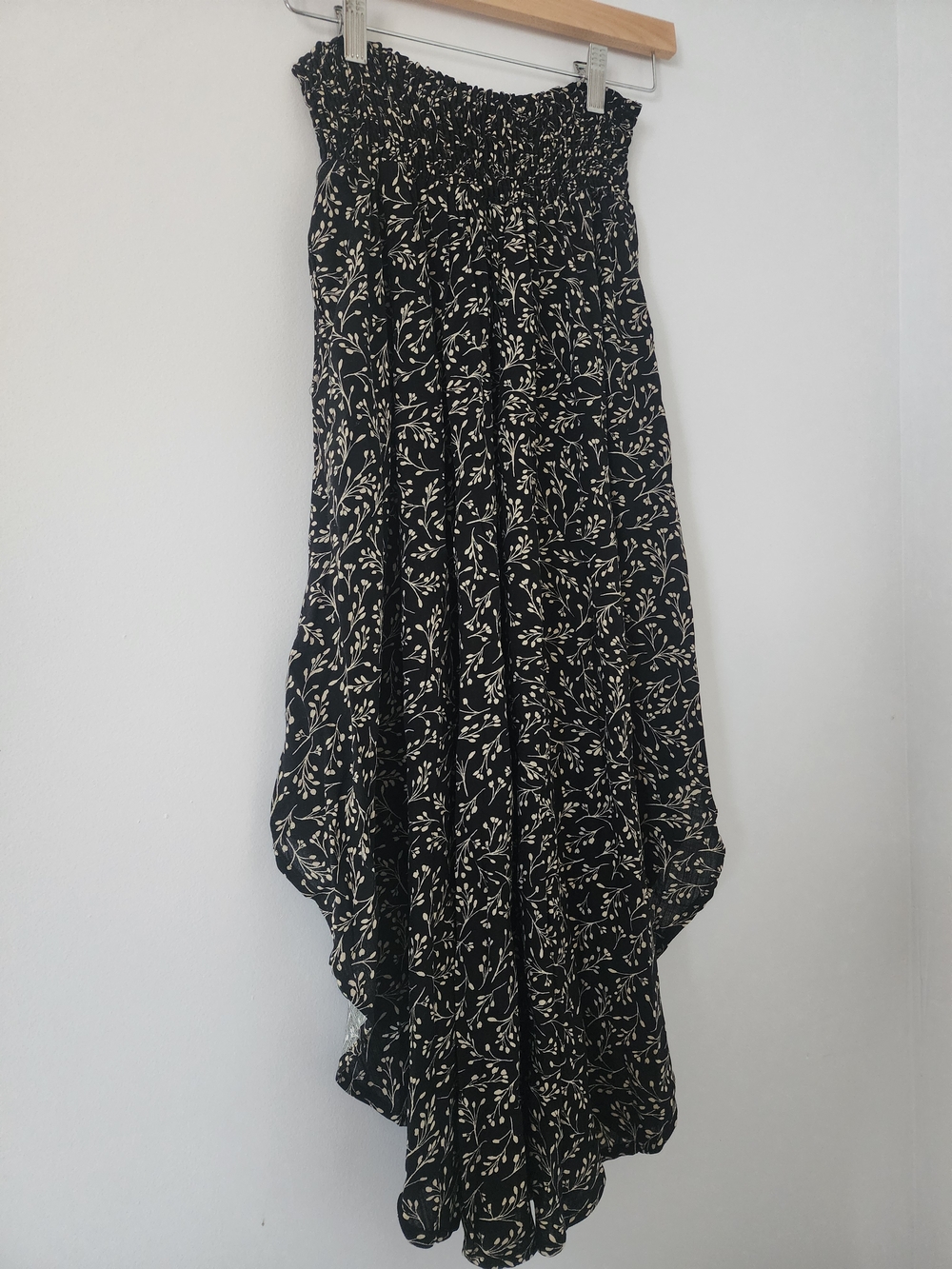 Sozy Mia Midi Smocked Waist Black Floral High-Low Skirt - Like New - S